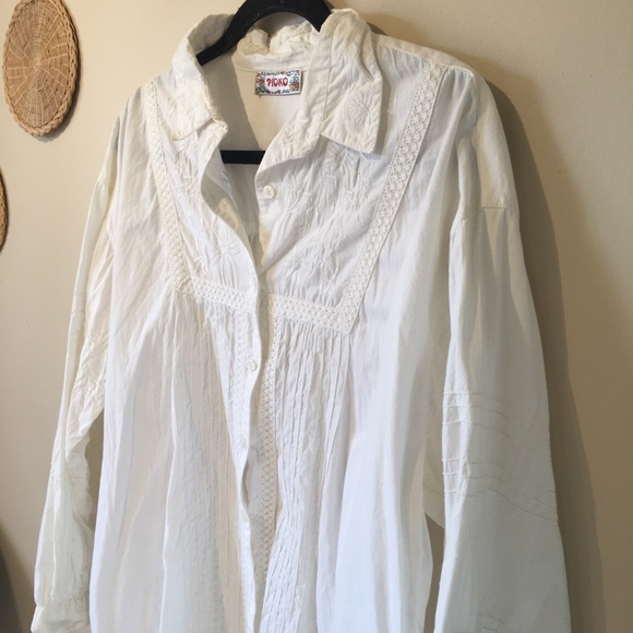Pioko size large cream coloured unique shirt. - Picture 6 of 12